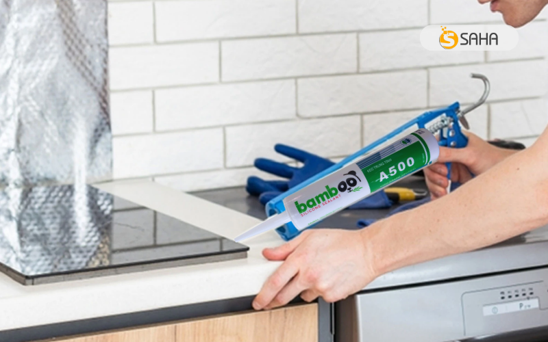 Dùng keo Bamboo A500 trám mặt bếp từ Dùng keo Bamboo A500 trám mặt bếp từ